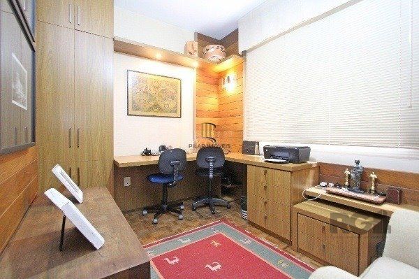 Vende-se amplo apartamento 3 dorm c/ suíte, 2 vagas cobertas, dependência completa, living com sacada - 233m² - Moinhos de Vento