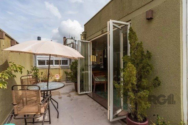 Bela cobertura com 3 quartos, incluindo 1 suíte, 2 vagas de garagem em localização privilegiada - 150m² - Auxiliadora