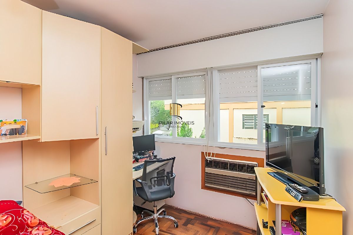 Vende-se apartamento com 3 quartos com closet - Petrópolis
