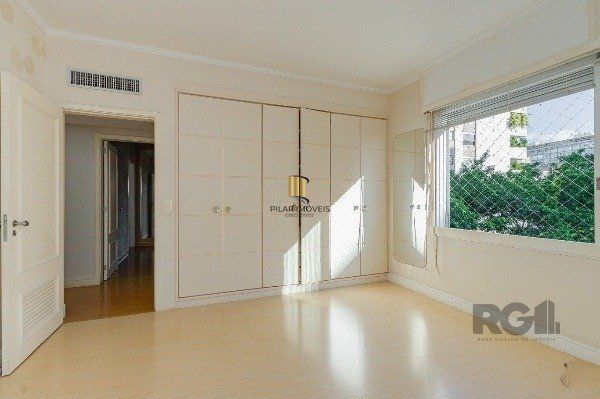 Vende-se luxuoso apartamento 3 quartos c/ suíte, dependência de empregada, gabinete, 2 vagas cobertas - 283m² - Moinhos de Vento