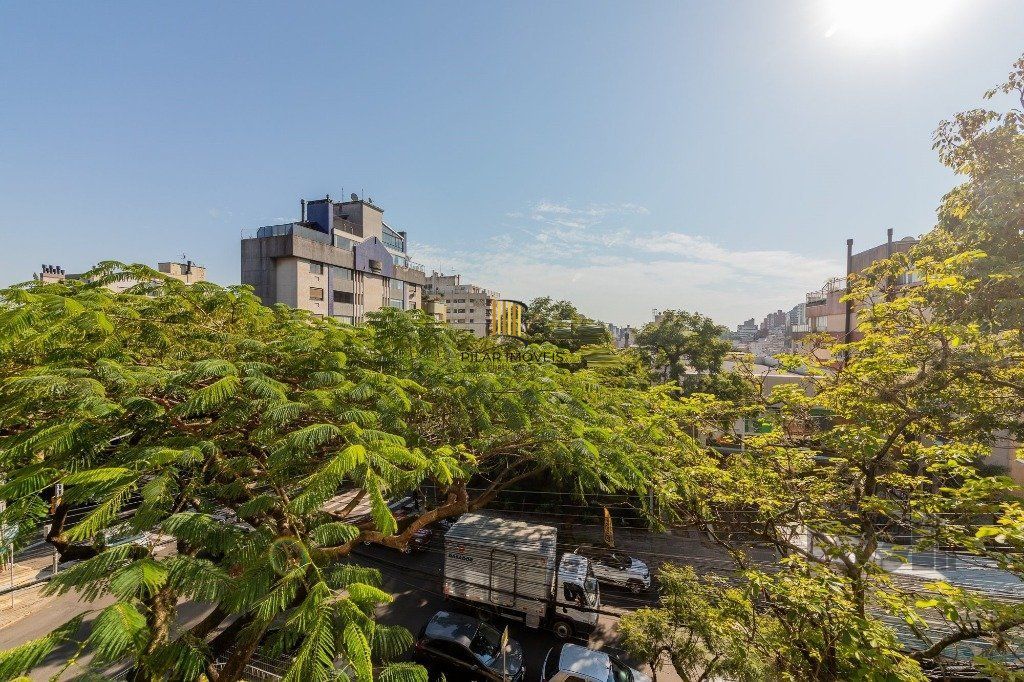 Vende-se excelente apartamento 2 quartos c/ 2 suítes, 2 vagas, living com lareira, sacada e churrasqueira - 98m² - Auxiliadora