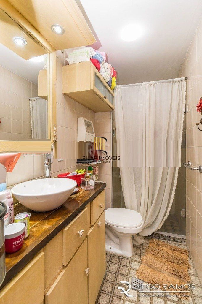 Apartamento á Venda - 71.5m², 2 dormitórios, sendo 1 suíte, 1 vaga - Petrópolis