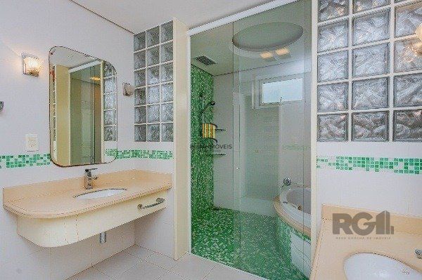 Vende-se luxuoso apartamento 3 quartos c/ suíte, dependência de empregada, gabinete, 2 vagas cobertas - 283m² - Moinhos de Vento