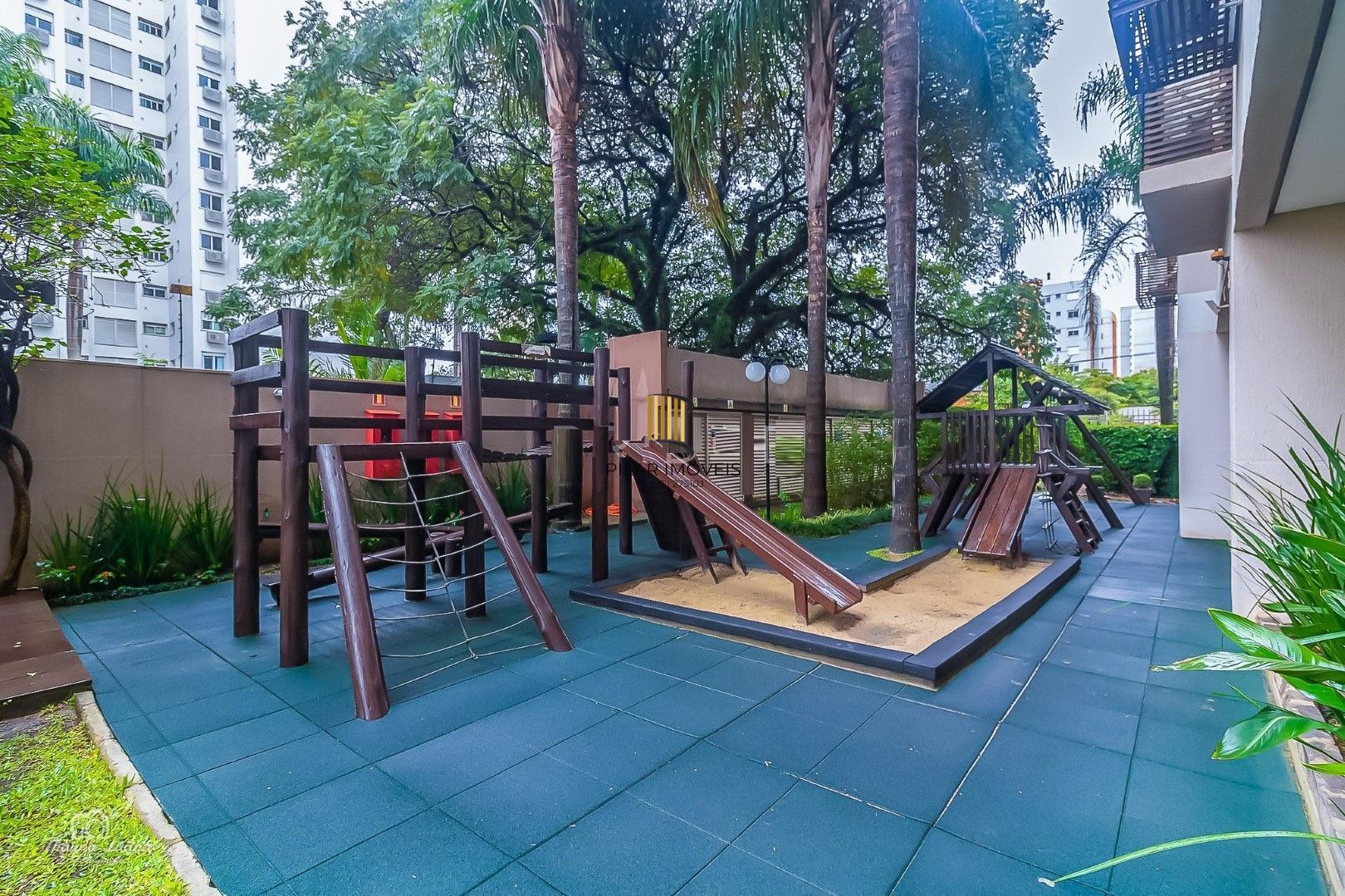 Vende-se apartamento com 3 quartos (1 suíte), 78,5 m² e 2 vagas – Passo da Areia