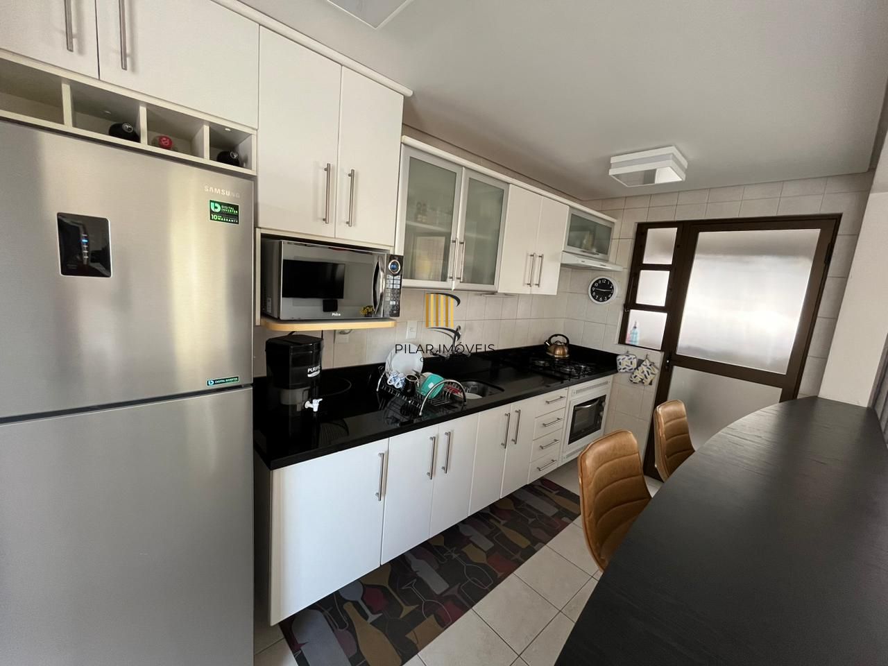 Vende-se apartamento com 2 quartos, suíte e sacada com churrasqueira – 74 m² - Bom Fim