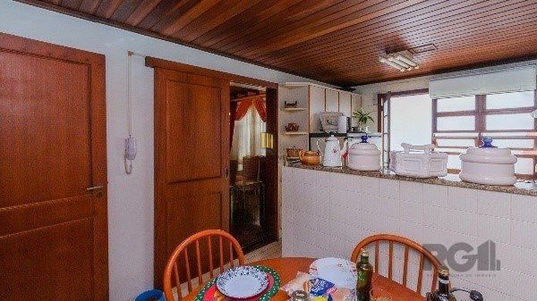 Vende-se ampla casa em condomínio com 3 quartos, suite master, sacada, perto da Encol - 292m² - Bela Vista