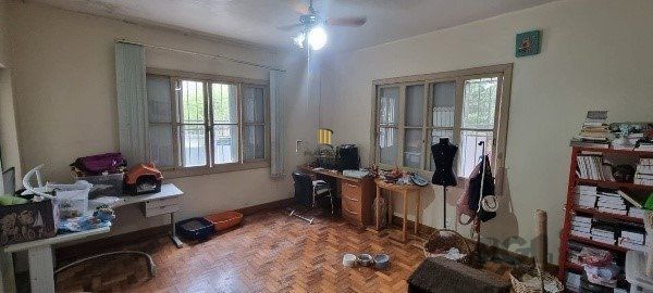 Vende-se ampla casa 6 quartos, 2 suítes, 5 vagas de garagem, churrasqueira e duas entradas individuais - 360m² - Chácara das Pedras