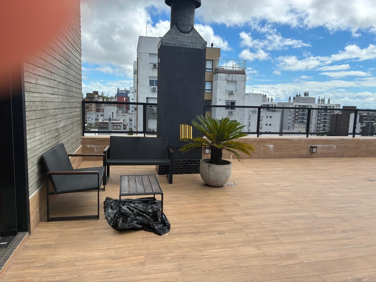 Vende-se apartamento com 2 quartos (1 suíte), 79m² e 2 vagas - Rua Eduardo chartier 190