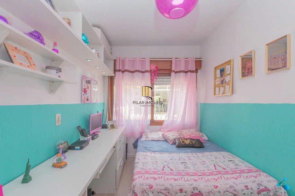Casa para Venda - 240m², 3 dormitórios, sendo 1 suites, 3 vagas - Partenon