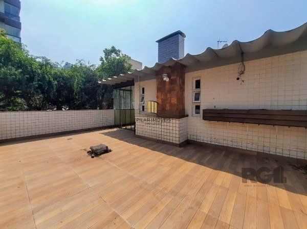 Vende-se ampla cobertura 2 quartos com suíte e vaga coberta e escriturada - 134m² -  Rio Branco