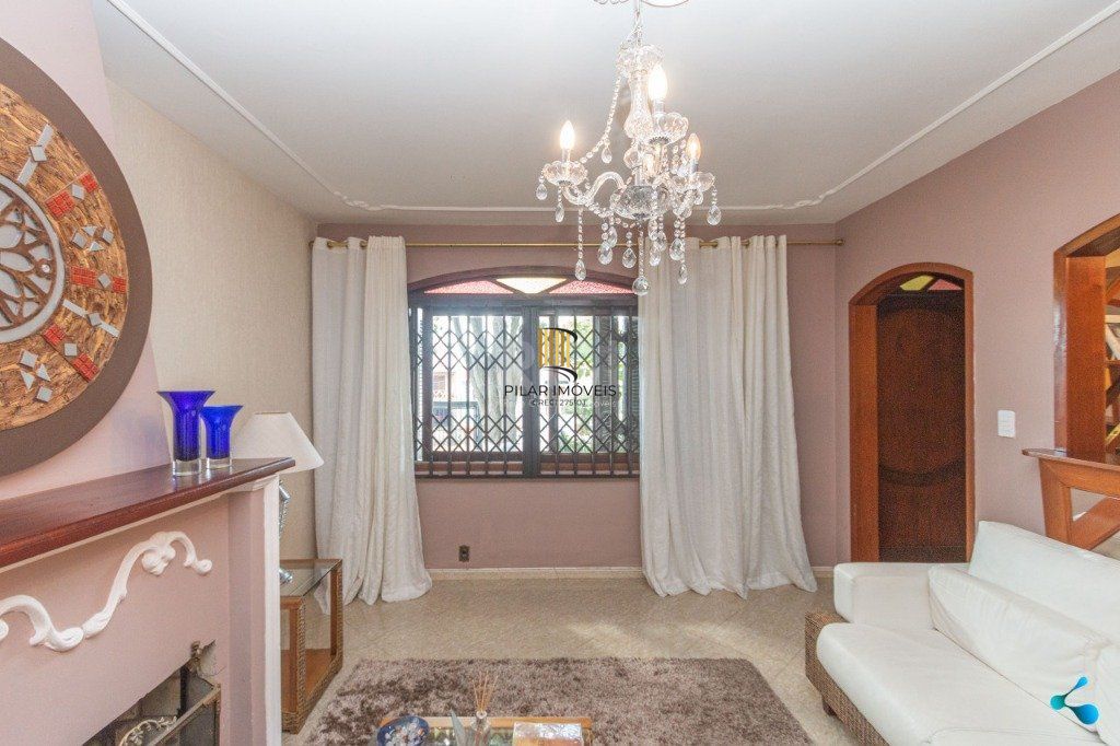 Casa para Venda - 240m², 3 dormitórios, sendo 1 suites, 3 vagas - Partenon