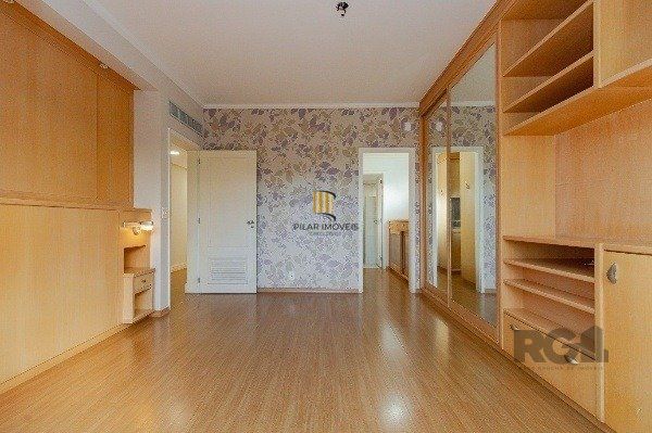 Vende-se luxuoso apartamento 3 quartos c/ suíte, dependência de empregada, gabinete, 2 vagas cobertas - 283m² - Moinhos de Vento