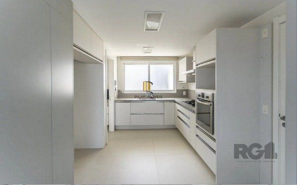 Apartamento com 3 Suítes e 3 Vagas Próximo à Praça da Encol - 200m² - Bela Vista
