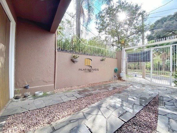 Vende-se belo sobrado com 3 quartos com suíte e 3 vagas cobertas - 182m² - Vila Ipiranga