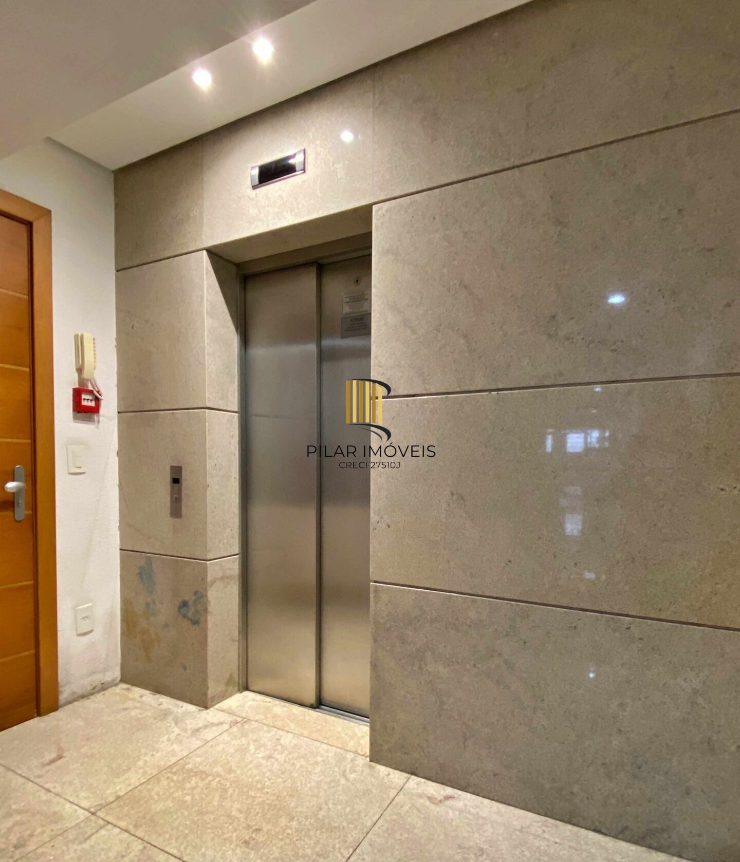 Vende-se apartamento com 2 quartos(1 suíte), 81m² e 2 vagas - Rio Branco