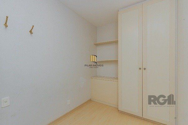 Vende-se luxuoso apartamento 3 quartos c/ suíte, dependência de empregada, gabinete, 2 vagas cobertas - 283m² - Moinhos de Vento