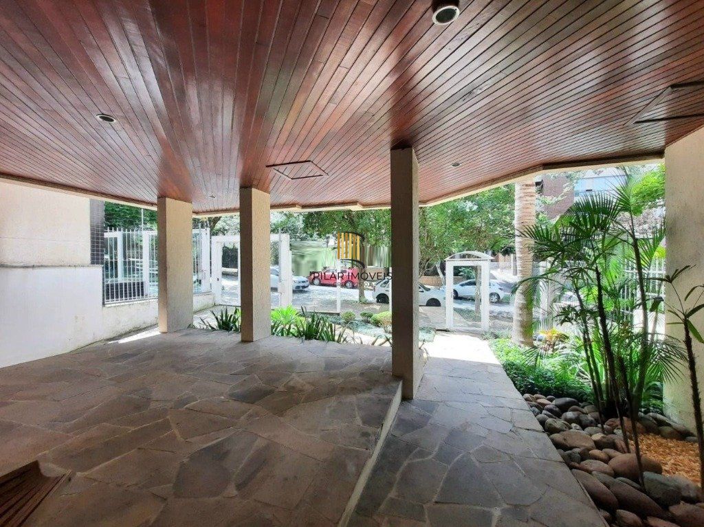 Vende-se apartamento com 2 quartos (1 suíte), 61 m² e 1 vaga – Petrópolis