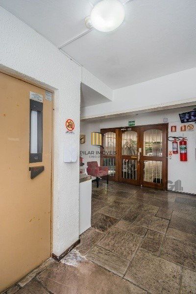 Vende-se amplo apartamento 2 dorm, vaga coberta, predio c/ elevador - 62m² - Rio Branco