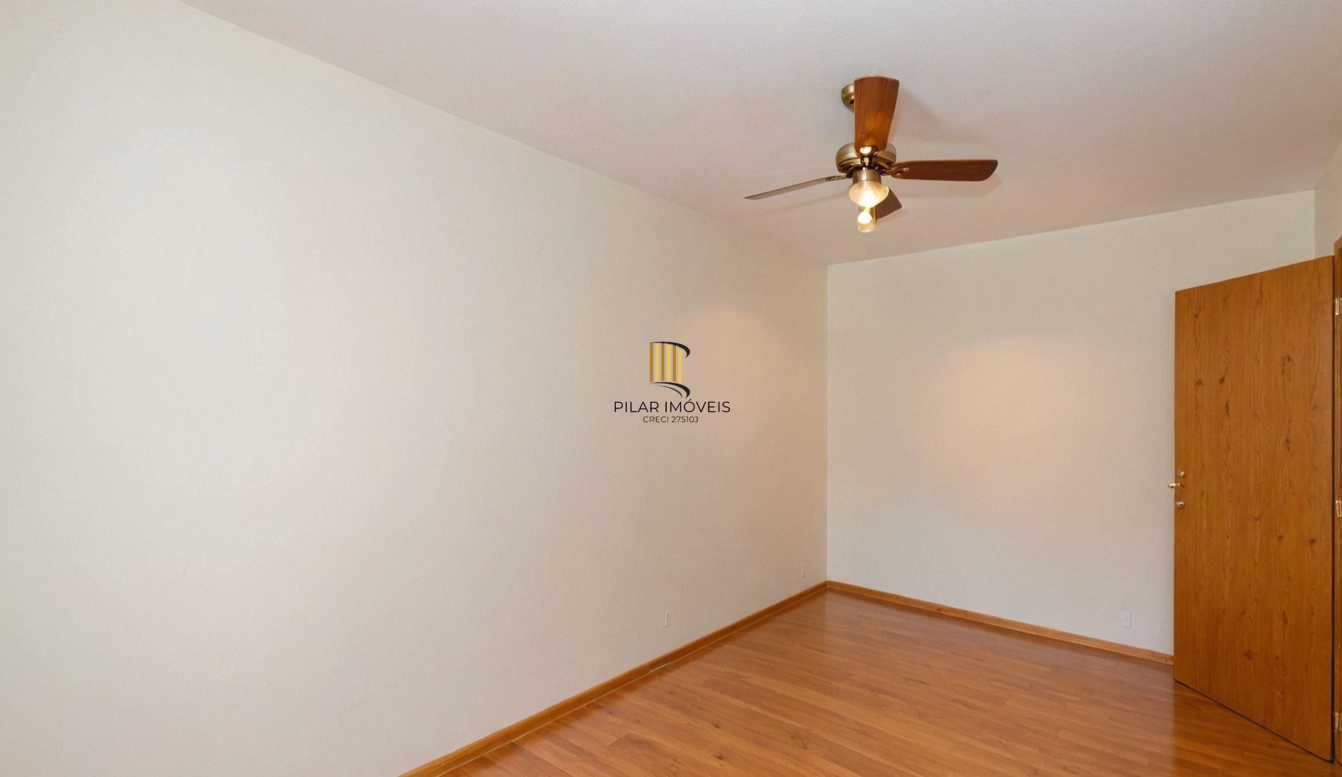 Vende-se apartamento com 2 quartos(1 suíte) e 68m² - Petrópolis