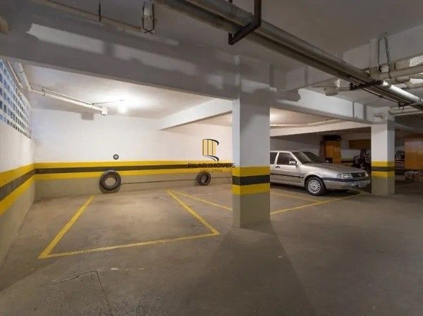 Vende-se amplo apartamento luxuoso 3 suítes e 3 vagas, hidro, mobiliado, dependência completa - 221m² - Bela Vista