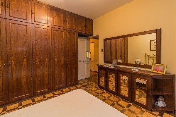 Amplo Apartamento de 3 quartos com suíte e 2 sacadas, com Vista para o Guaíba e 1 Vaga - Moinhos de Vento - 126m²