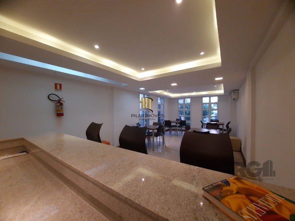 Vende-se apartamento impecável 2 quartos com suíte, 2 vagas cobertas, próximo da PUCRS - 80m² - Jardim Botânico