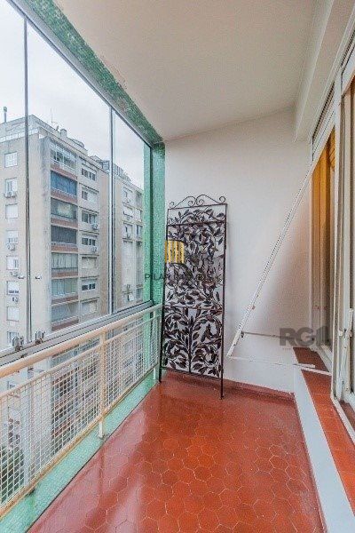 Amplo Apartamento de 3 quartos com suíte e 2 sacadas, com Vista para o Guaíba e 1 Vaga - Moinhos de Vento - 126m²