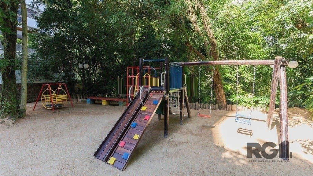 Apartamento Amplo de 3 Dormitórios com Suíte, Lareira e Infraestrutura Completa - 146m² - Mont Serrat