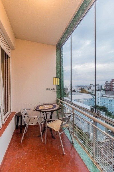 Amplo Apartamento de 3 quartos com suíte e 2 sacadas, com Vista para o Guaíba e 1 Vaga - Moinhos de Vento - 126m²
