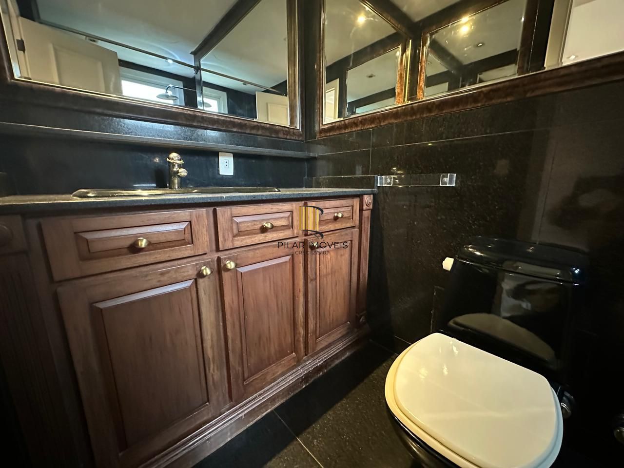 Vende-se apartamento com 3 quartos (1 suíte), 2 sacadas com churrasqueira, 132m² e 2 vagas - Auxiliadora