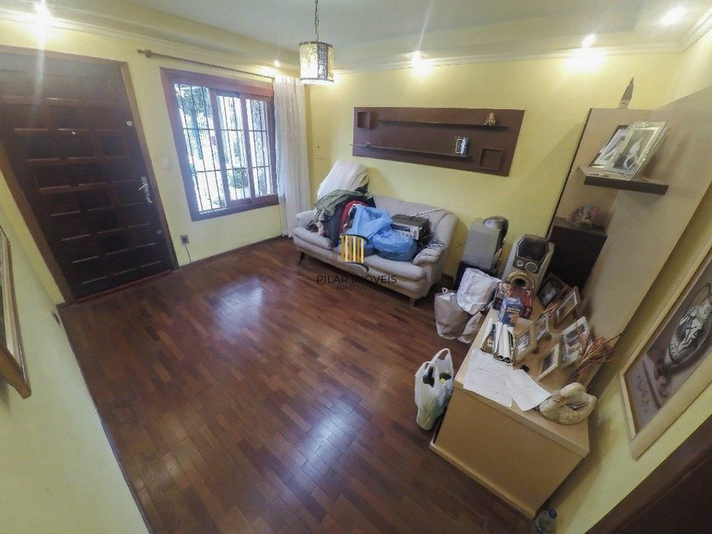 Vende-se casa com 4 quartos( 1 suíte), 156 m² e 2 vagas - Partenon