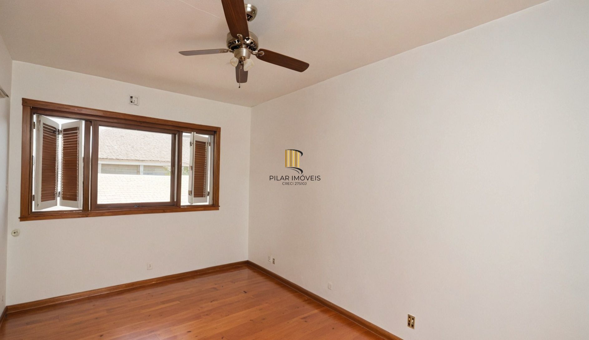 Vende-se apartamento com 2 quartos(1 suíte) e 68m² - Petrópolis