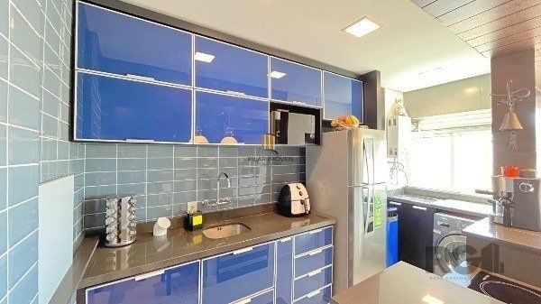 Elegante Apartamento Mobiliado com Suíte, Churrasqueira e 1 Vaga no Menino Deus - 73m²