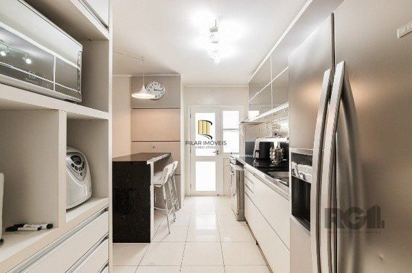 Apartamento Amplo de 3 Dormitórios com Suíte, Lareira e Infraestrutura Completa - 146m² - Mont Serrat