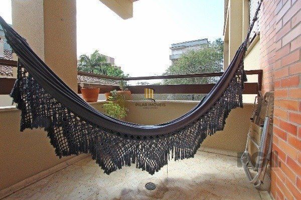 Vende-se amplo apartamento 3 dorm c/ suíte, 2 vagas cobertas, dependência completa, living com sacada - 233m² - Moinhos de Vento