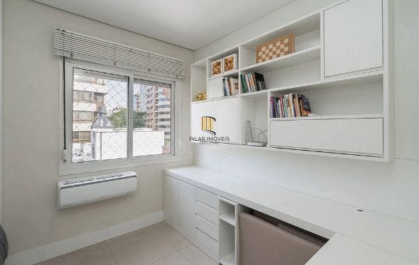 Vende-se cobertura com 2 dormitórios, sendo 1 suíte no bairro Auxiliadora