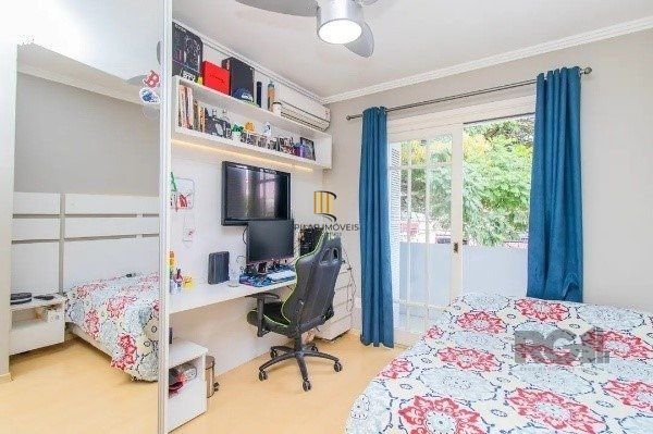 Casa  impecável com 3 quartos (1 suíte) e 2 vagas cobertas,