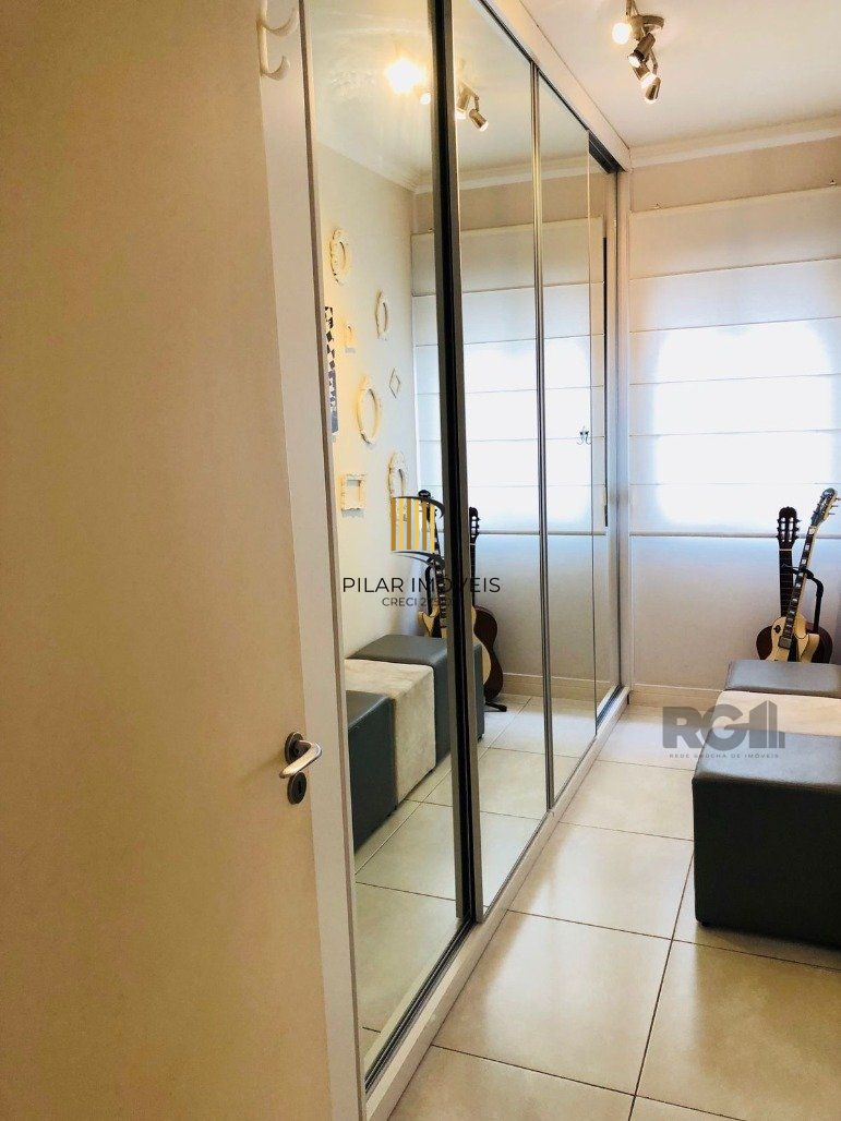 Vende-se apartamento mobiliado, 2 quartos, 1 suíte, 2 vagas - Petrópolis