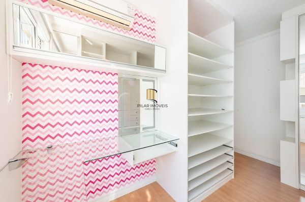 Vende-se apartamento com 2 quartos (1 suíte), 74m² e 2 vagas – Petrópolis