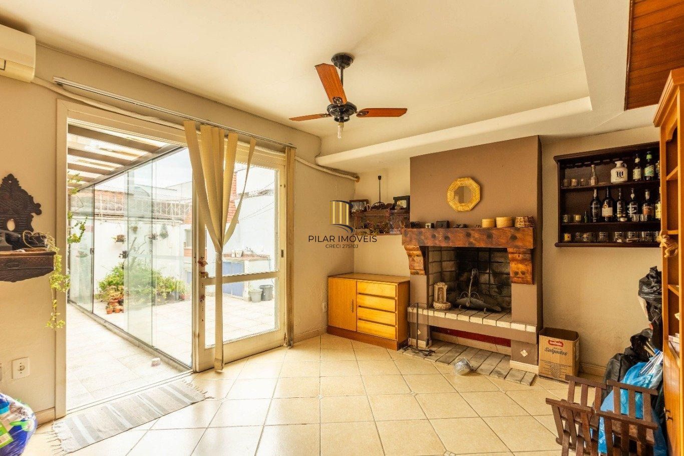 Vende-se cobertura com 3 quartos,(1 suíte) e 1 vaga – 167 m² – Bom Fim