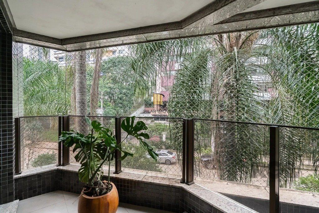 Apartamento de 192m² com 3 Suítes, 3 Vagas e Móveis Planejados de Alto Padrão Próximo à Praça da Encol