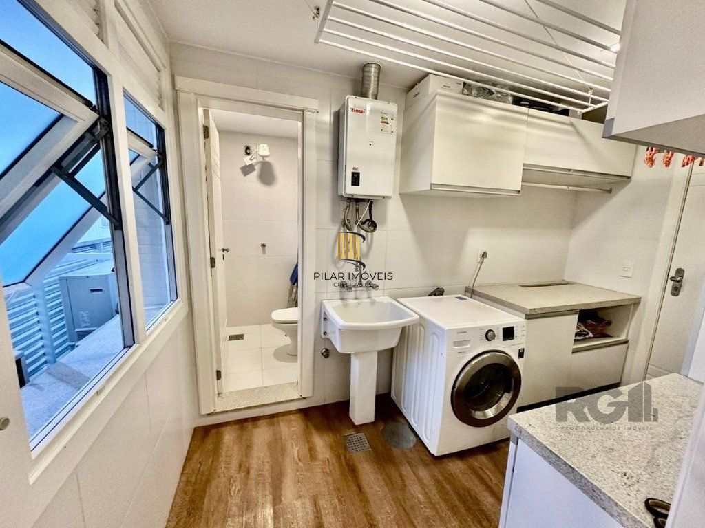 Vende-se luxuoso apartamento com 3 suítes, 2 vagas, lareira no bairro Rio Branco com 133m²