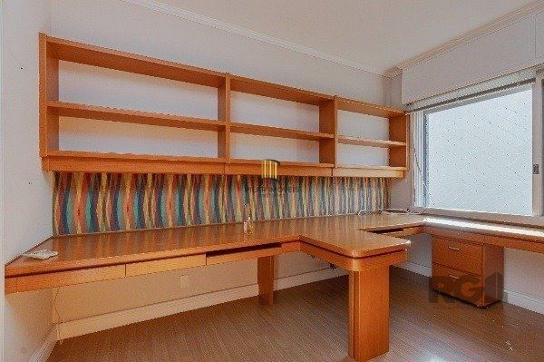 Vende-se luxuoso apartamento 3 quartos c/ suíte, dependência de empregada, gabinete, 2 vagas cobertas - 283m² - Moinhos de Vento