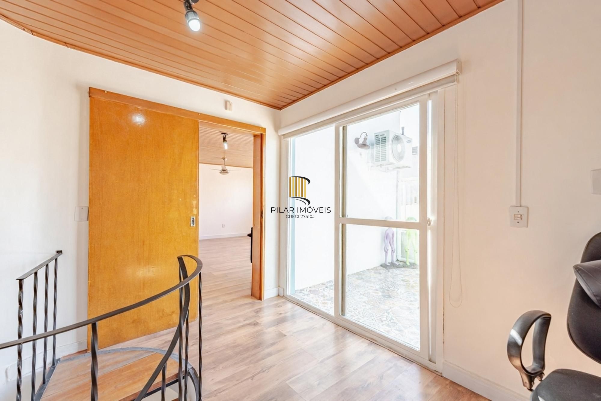 Vende-se cobertura duplex com 3 quartos (1 suíte), 117m² e 1 vaga – Menino Deus