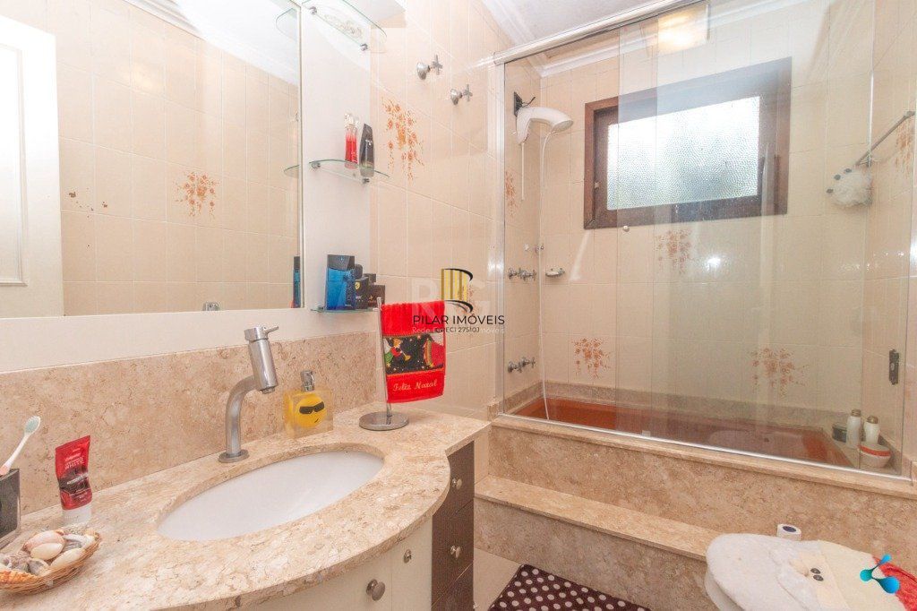 Casa para Venda - 240m², 3 dormitórios, sendo 1 suites, 3 vagas - Partenon