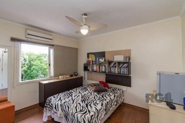 Vende-se belo sobrado com 3 quartos com suíte e 3 vagas cobertas - 182m² - Vila Ipiranga