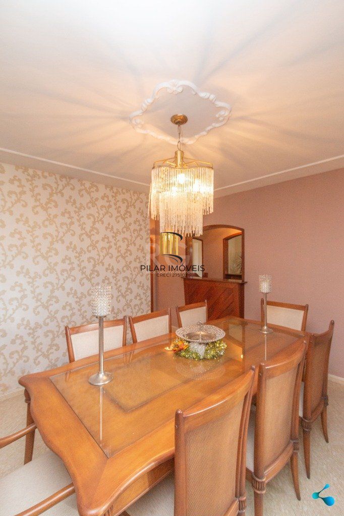 Casa para Venda - 240m², 3 dormitórios, sendo 1 suites, 3 vagas - Partenon