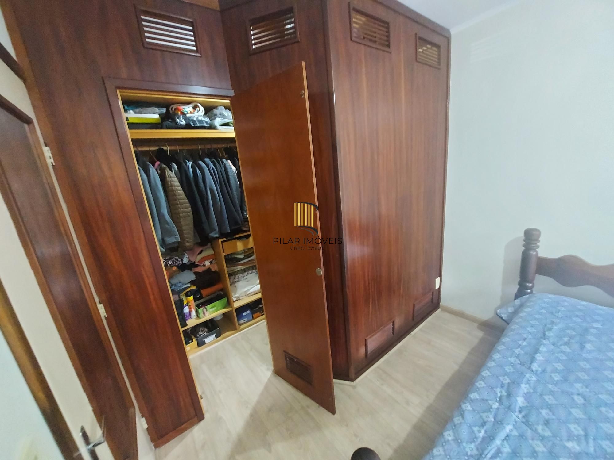 Vende-se apartamento de 2 quartos, 2 vagas, 74m² e sacada e churrasqueira - Higienópolis
