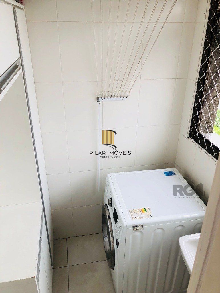 Vende-se apartamento mobiliado, 2 quartos, 1 suíte, 2 vagas - Petrópolis