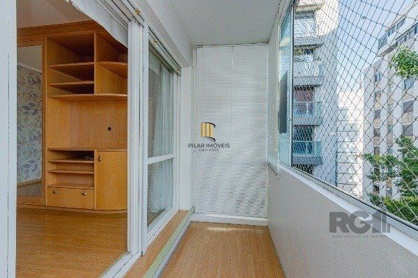 Vende-se luxuoso apartamento 3 quartos c/ suíte, dependência de empregada, gabinete, 2 vagas cobertas - 283m² - Moinhos de Vento